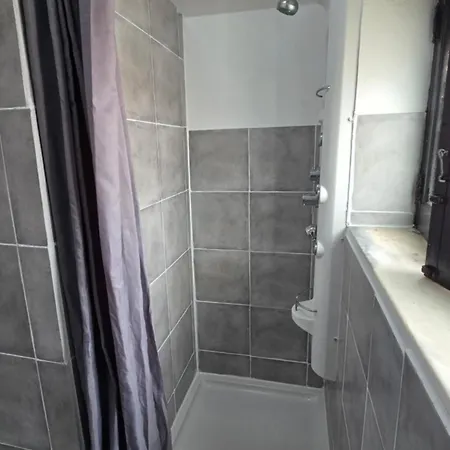 公寓 Freedom Surf House Four Bedroom Upstairs Villa
